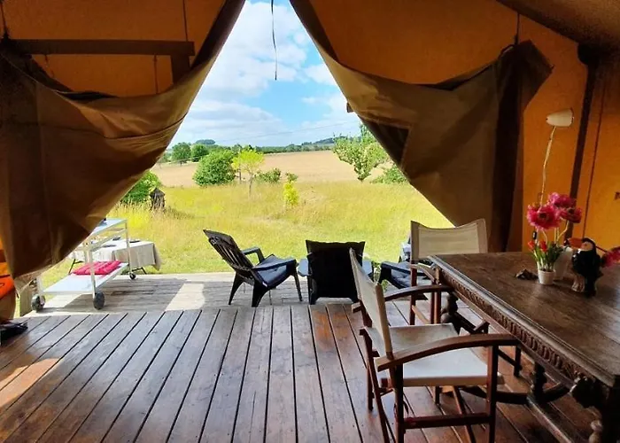 Simply Canvas Farm Отель Saint-Jean-de-Duras