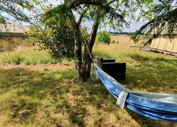 Simply Canvas Farm Отель Saint-Jean-de-Duras