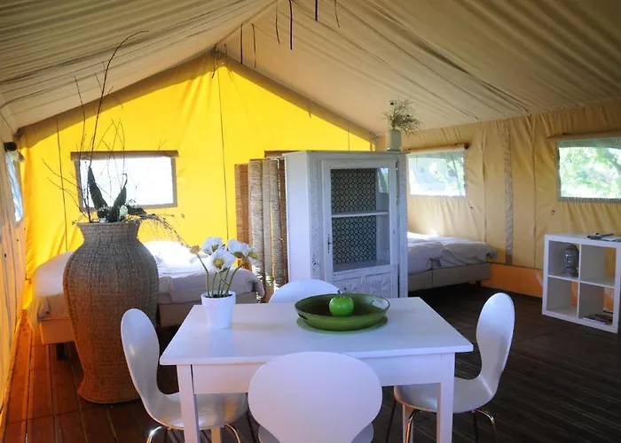 Отель Simply Canvas Farm Saint-Jean-de-Duras